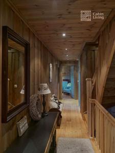 Posezení v ubytování Grand cabin Nesfjellet lovely view Jacuzzi sauna