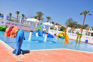 Bazén v ubytování Gafy Resort Aqua Park nebo v jeho okolí