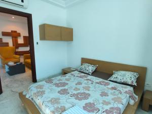 Ein Bett oder Betten in einem Zimmer der Unterkunft appartement Aziz