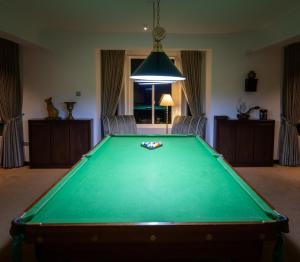 Biliár nebo kulečník v ubytování Galway Heights Hotel