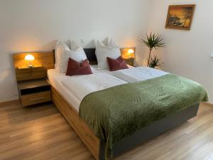 a bedroom with a large bed with two lamps onweredweredweredwered at Ferienwohnung mit Salzachblick in Laufen