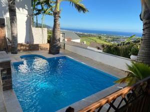 a swimming pool with a view of the ocean at charmante maison in Sainte-Marie