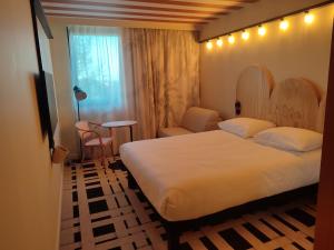 Ένα ή περισσότερα κρεβάτια σε δωμάτιο στο ibis Styles Montauban