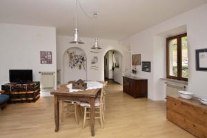 a kitchen and dining room with a table and chairs at CASA DELLA CIVETTA FELICE in Pergine Valsugana