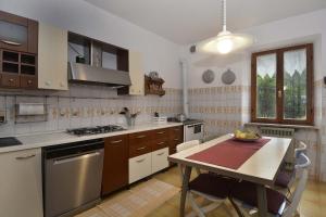 a kitchen with a table and a counter top at CASA DELLA CIVETTA FELICE in Pergine Valsugana