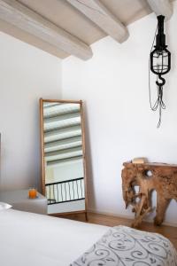 a dressing room with a mirror and a bed at I Carusi Relais in Noto