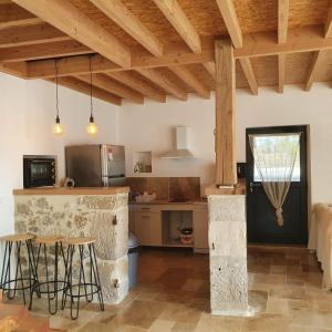 Kuchyň nebo kuchyňský kout v ubytování Cottage chaleureux dans un Domaine d'exception