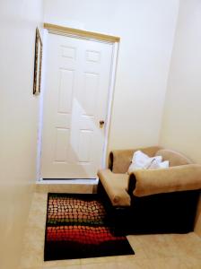 Ліжко або ліжка в номері Gables Vacation Rentals with Private Gated Parking Onsite