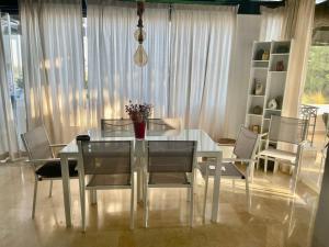 Posezení v ubytování Luxury apartamento en río real