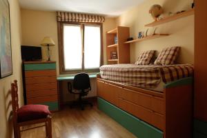 Postel nebo postele na pokoji v ubytování Casa rústica familiar en los Pirineos + 15 fotografií