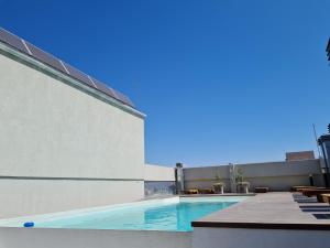 a swimming pool on the side of a building at Aires verdes de Capital Depto in Salta