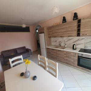 Vlore Lungomare apartament Albania - Imazhi 4