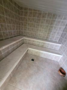 Un baño de Hotel Pórtico Norte