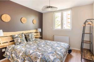 a bedroom with a bed and a ladder and a window at LE NATURE Centre ville 2 Chambres in Colmar