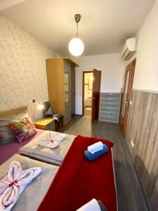Posteľ alebo postele v izbe v ubytovaní Lovag charming apartment in the center-AC