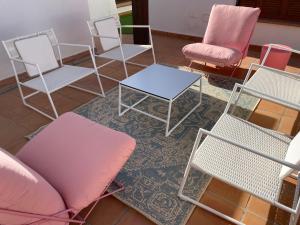 A seating area at Villa para disfrutar en el Valle Golf Resort