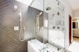 Vannituba majutusasutuses Unveil Vail +14 fotot