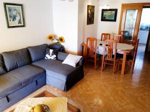 A seating area at Family friendly patio and poolview