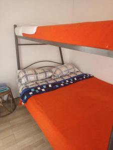 a bunk bed with an orange bunk bed at Hostal Cafe San Bernabe in Bogotá