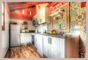 a kitchen with a sink and a refrigerator at Finca Cebollino in La Orotava