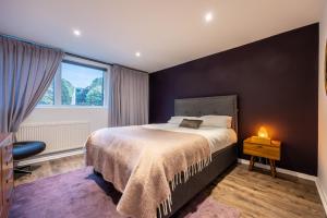 a bedroom with a large bed and a window at Nino Homes Kings cross in London