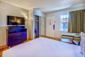 Postel nebo postele na pokoji v ubytování Studio 6-Phoenix, AZ - Deer Valley