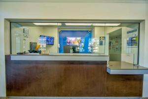 TV a/nebo společenská místnost v ubytování Studio 6-Phoenix, AZ - Deer Valley