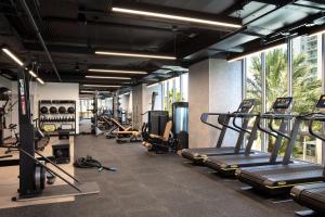 Fitness centrum a/nebo fitness zařízení v ubytování YOTEL Miami