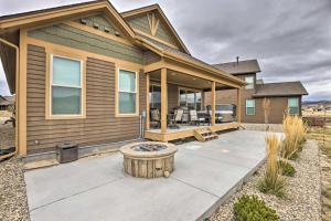una casa con una hoguera delante de ella en 3 Mi to Granby Ranch Home with Hot Tub and Mtn Views!, en Granby