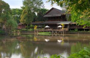 ein Gebäude neben einem Wasserkörper in der Unterkunft Sepilok Nature Lodge - Formerly known as Sepilok Nature Resort in Sandakan