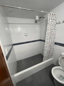 a bathroom with a shower and a toilet at Exclusivo Apartamento en el Centro Histórico Trujillo - 3er Piso in Trujillo