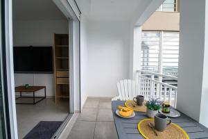 Uma varanda ou terraço em VILLA EDINA , Exceptionnel aux Trois ILETS,T3 vue incroyable sur FDF