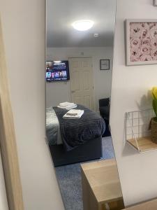 Μια τηλεόραση ή/και κέντρο ψυχαγωγίας στο Bv Homely Studio Fifteen At Deighton Huddersfield +15 φωτογραφίες