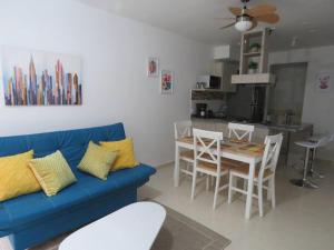 a living room with a blue couch and a kitchen at La Tebaida Quindío Reserva de la Colina E104 in La Tebaida