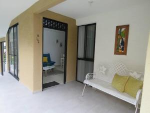 a living room with a bench in the middle of a room at La Tebaida Quindío Reserva de la Colina E104 in La Tebaida