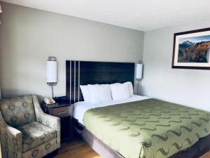Postel nebo postele na pokoji v ubytování Quality Inn Durango