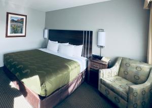 Postel nebo postele na pokoji v ubytování Quality Inn Durango
