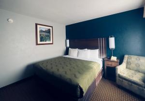 Postel nebo postele na pokoji v ubytování Quality Inn Durango