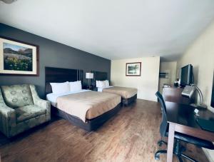 Postel nebo postele na pokoji v ubytování Quality Inn Durango