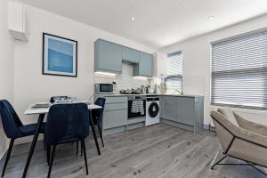 Nhà bếp/bếp nhỏ tại Amazing 2 Bedroom Apartment in Greater London