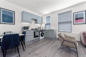 ครัวหรือมุมครัวของ Amazing 2 Bedroom Apartment in Greater London