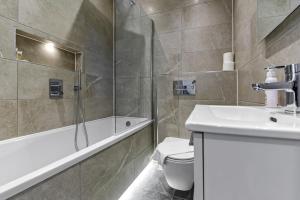 a bathroom with a toilet and a sink and a shower at Amazing 2 Bedroom Apartment in Greater London in London