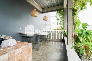 Balkón nebo terasa v ubytování Tomang Gelong Guest House Syariah Mitra RedDoorz