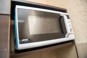 a microwave oven sitting on top of a shelf at Aladdin Loft in Ciudad Lujan de Cuyo