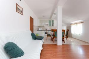 Kuchyňa alebo kuchynka v ubytovaní Apartments Slavica