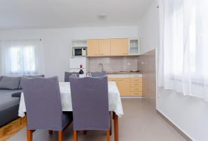 Kuchyňa alebo kuchynka v ubytovaní Apartments Slavica