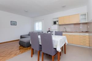 Kuchyňa alebo kuchynka v ubytovaní Apartments Slavica