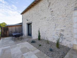 Zdjęcie z galerii obiektu Belle maison en pierre avec jardin clos, 3 chambres, près de Périgueux, idéale pour famille - FR-1-616-277 w mieście Boulazac