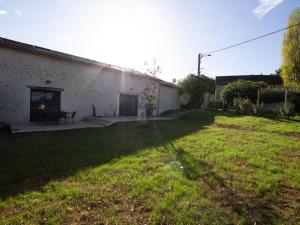 Zdjęcie z galerii obiektu Belle maison en pierre avec jardin clos, 3 chambres, près de Périgueux, idéale pour famille - FR-1-616-277 w mieście Boulazac