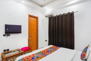Postel nebo postele na pokoji v ubytování FabHotel Sunrise Sector 56